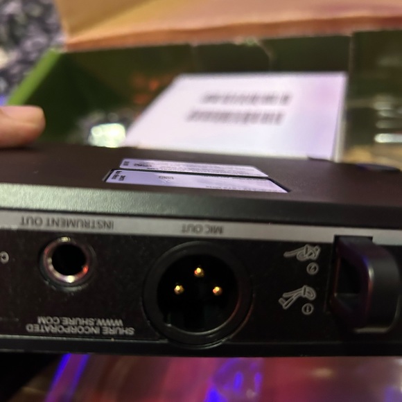 Shure BLX14/PGA31 Wireless Headworn Microphone System - Picture 8 of 12